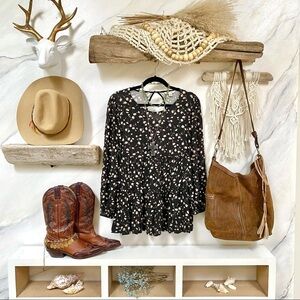 Beautiful BOHO floral/prairie/country blouse/tunic w ruffles